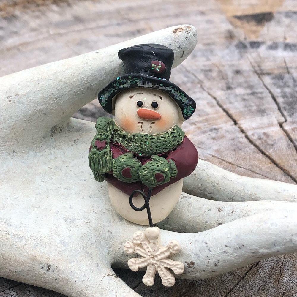 Holiday snowman pin.